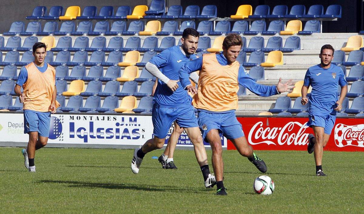 Entrenamiento del Pontevedra en Pasarón Entrenamiento del Pontevedra en Pasarón