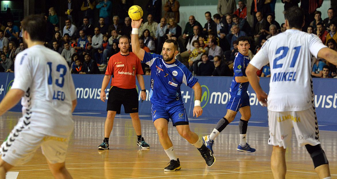 García Pichel en el partido entre Teucro y Ademar en el Municipal