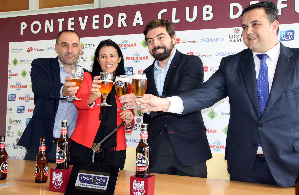 Presentación del acuerdo de patrocinio entre el Pontevedra y Estrella Galicia