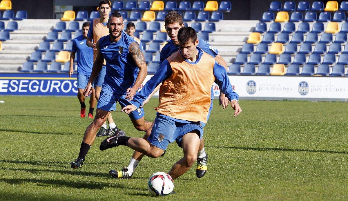Entrenamiento del Pontevedra en Pasarón Entrenamiento del Pontevedra en Pasarón