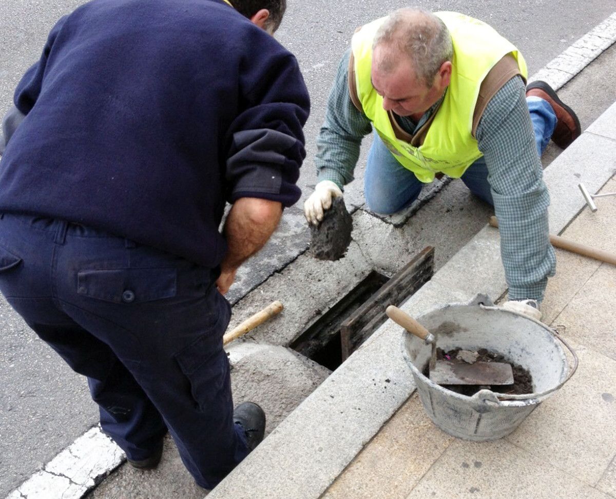 Operarios de obras do Plan da Deputación en Sanxenxo