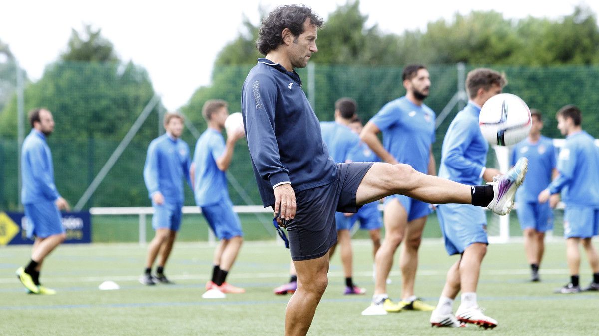 Luisito durante un entrenamiento del Pontevedra en Príncipe Felipe