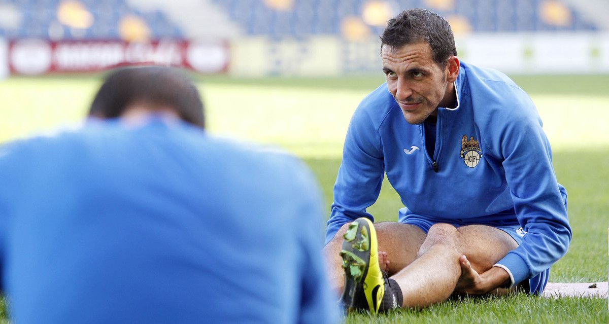 Capi, realizando estiramientos en Pasarón Capi, realizando estiramientos en Pasarón