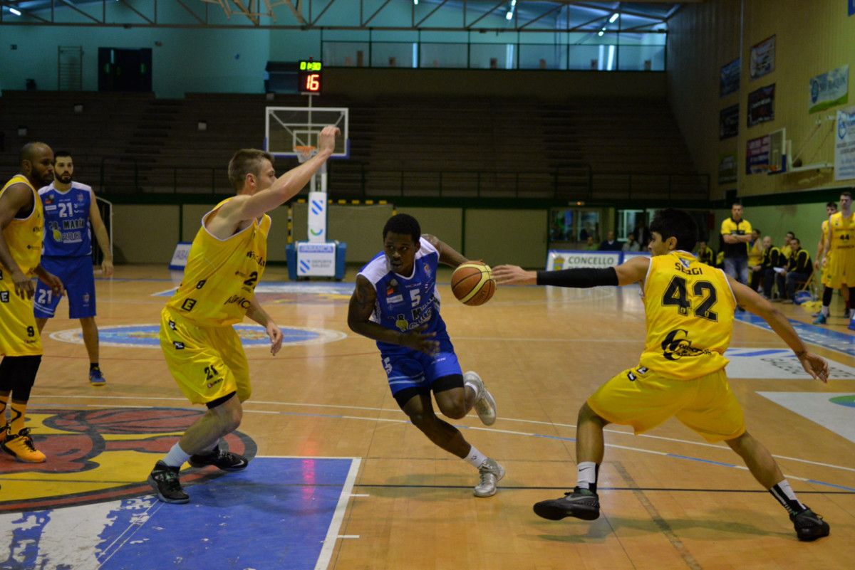 Javonte Green en el partido entre Marín Peixe Galego y Xuven Cambados en A Raña