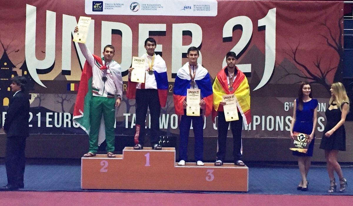 Xián Silva (dereita) no podio do Europeo Sub-21 en Bucarest