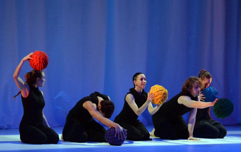 Espectáculo de danza 'Constelaciones', de la compañía Aracaladanza, en el Festival das Cóxegas