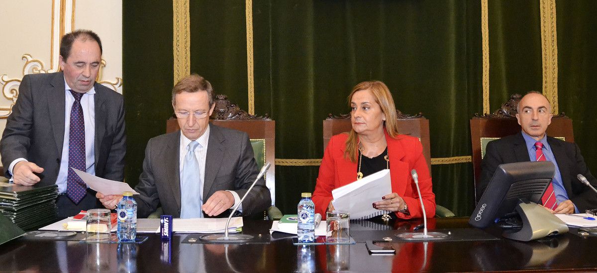 Carmela Silva presidiu o pleno dos orzamentos