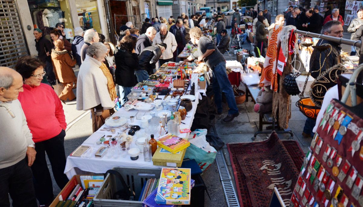 Mercadillo de antigüedades en la calle Sierra