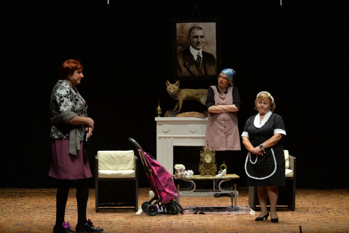 Representación de "A herdanza", a cargo da aula de teatro do CIM