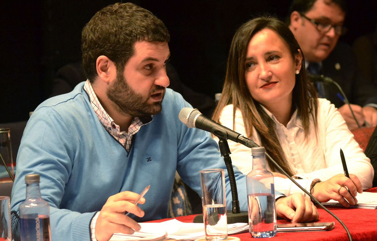 César Abal e María José Teso, concelleiros do PP durante o pleno