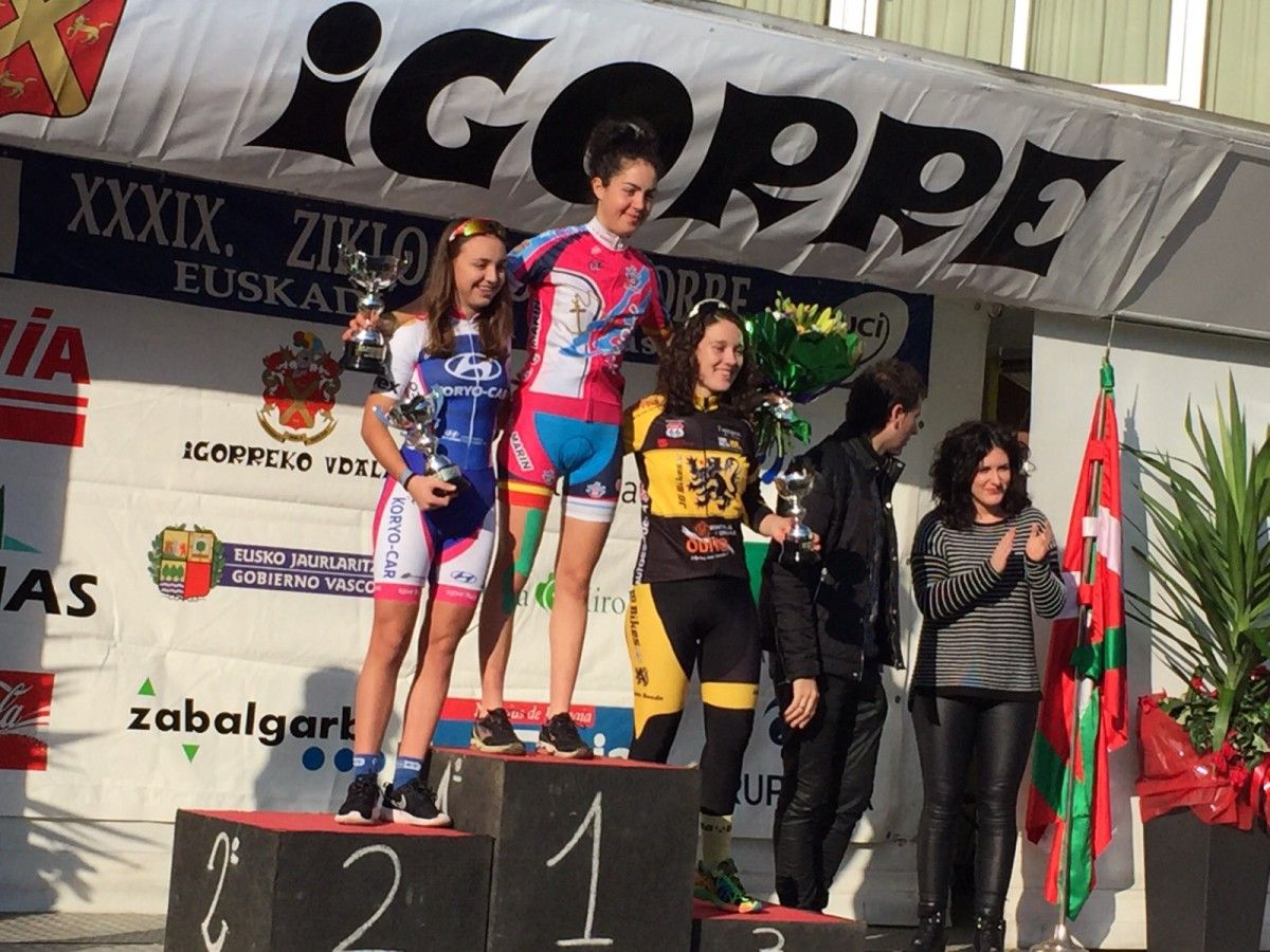 Irene Trabazo no podio da Copa de España en Igorre
