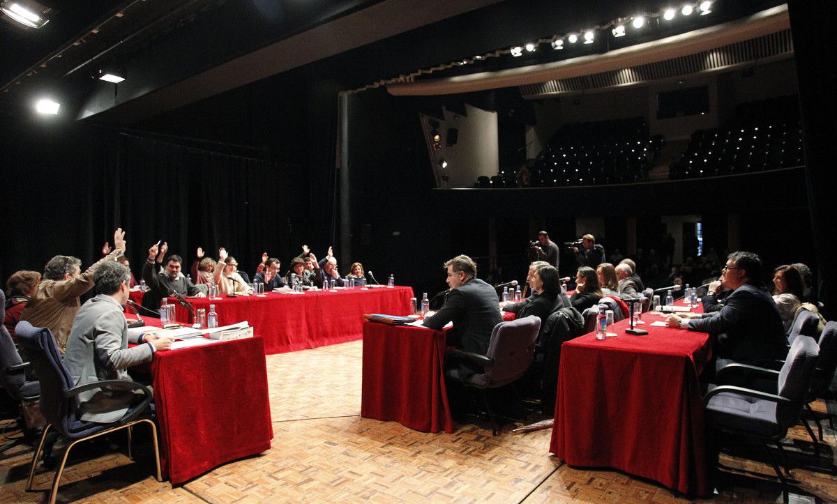 El gobierno local vota los presupuestos para el 2016 sin el apoyo de la oposición