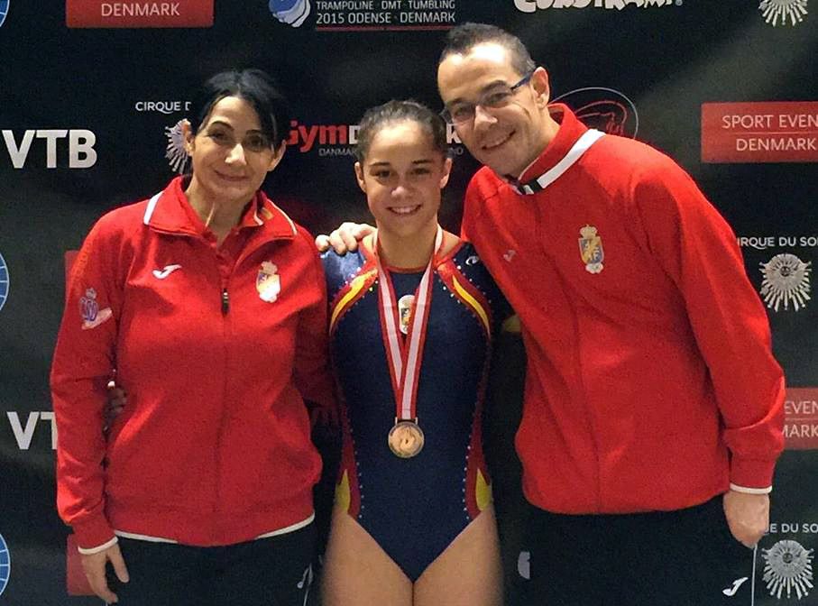 Melania Rodríguez junto a Isaura Hermida y Pablo Hinojar en el Mundial de Odense