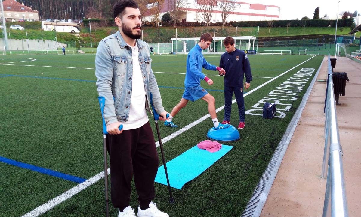 Álex Fernández con muletas no adestramento en Príncipe Felipe