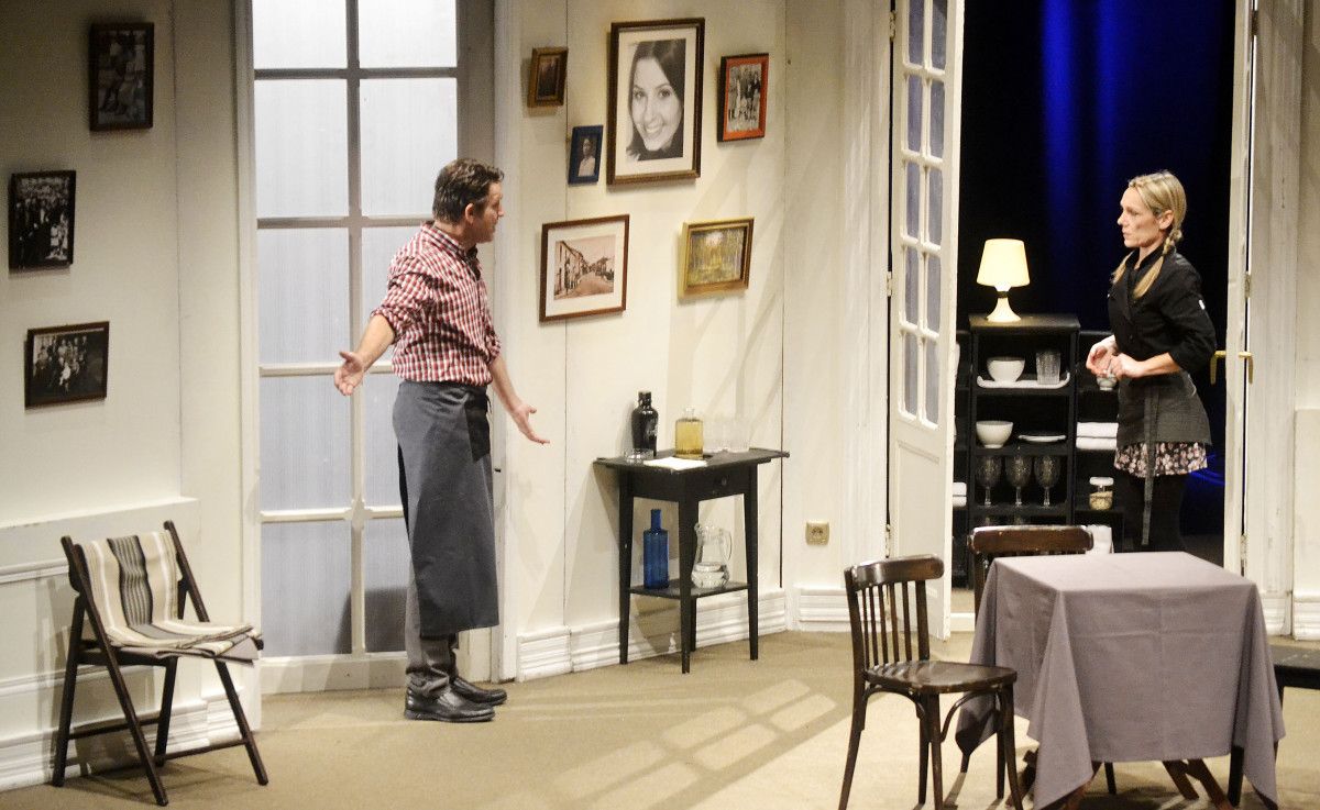 Representación en Pontevedra de la obra de teatro "El hijo de la novia"