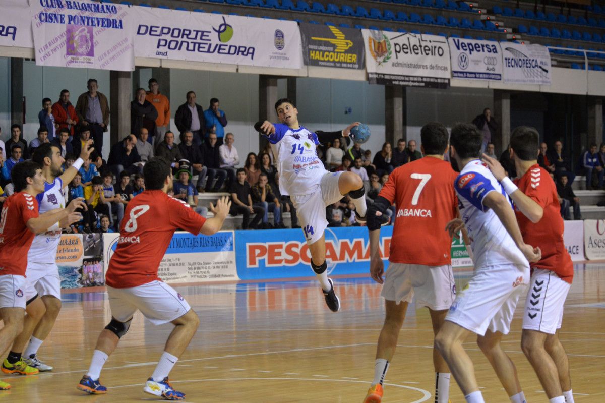 Carlos Pombo en el partido entre Cisne y Academia Octavio en el Municipal