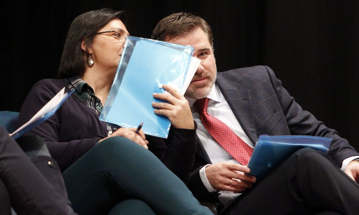 Aurora Cañizares e Jacobo Moreira no pleno municipal