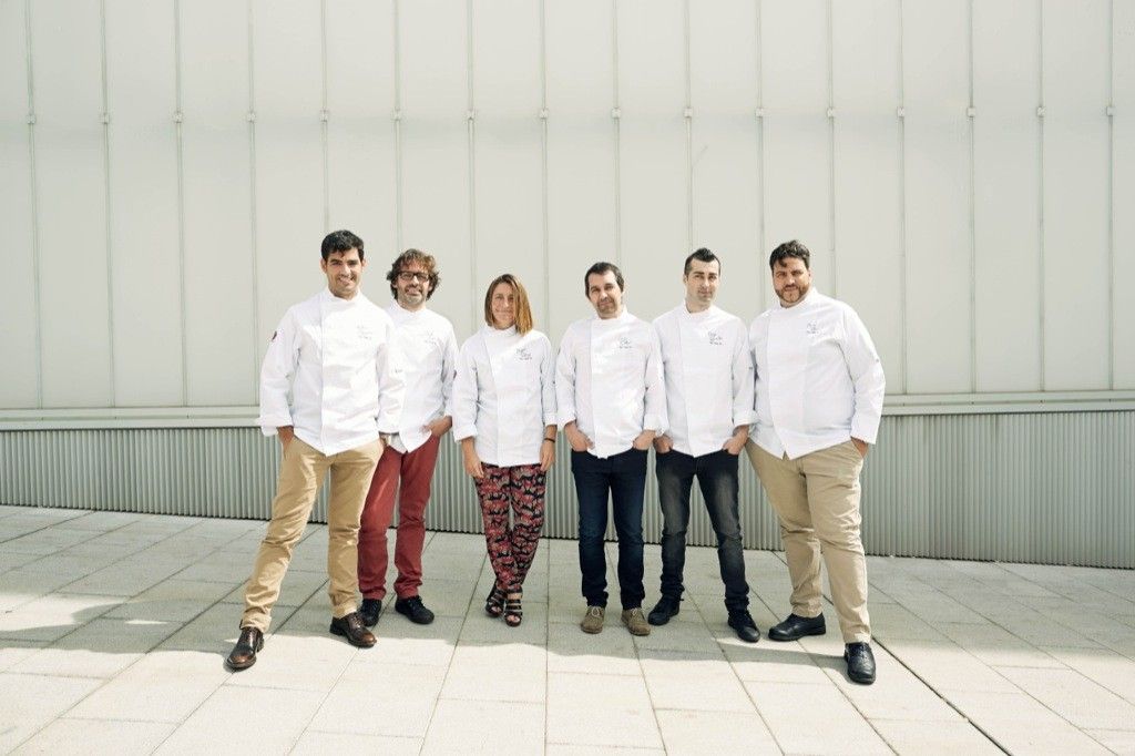 Los seis cocineros protagonistas de la iniciativa The Table By