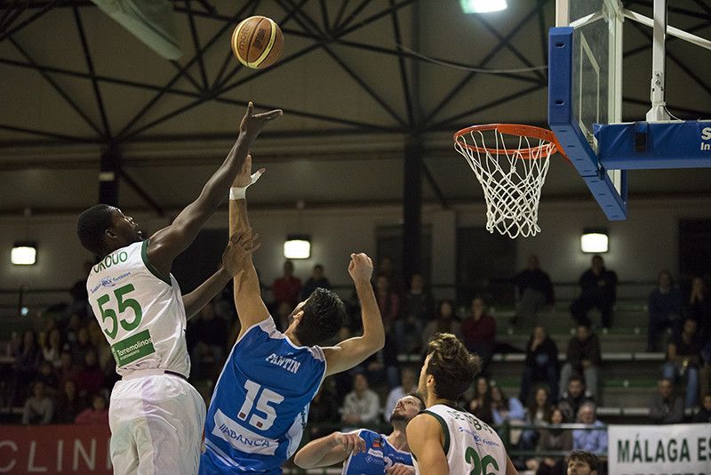Partido entre CB Clínicas Rincón e Marín Peixe Galego en Torremolinos