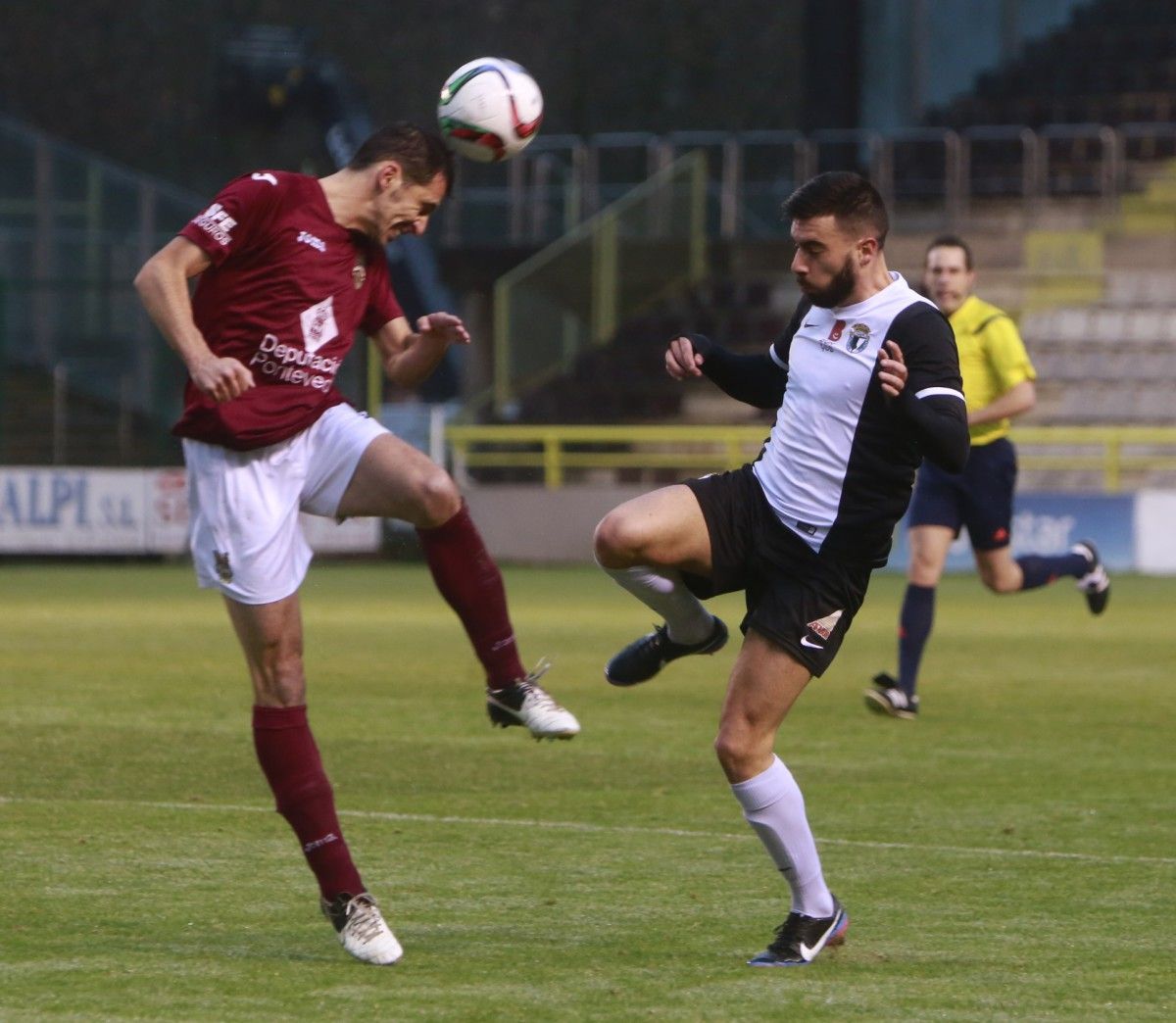 Partido entre Burgos CF y Pontevedra en El Plantío