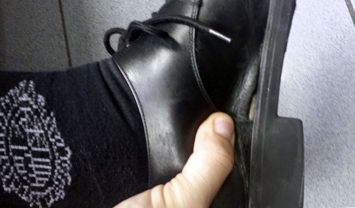 Estado das botas dos uniformes dos policías