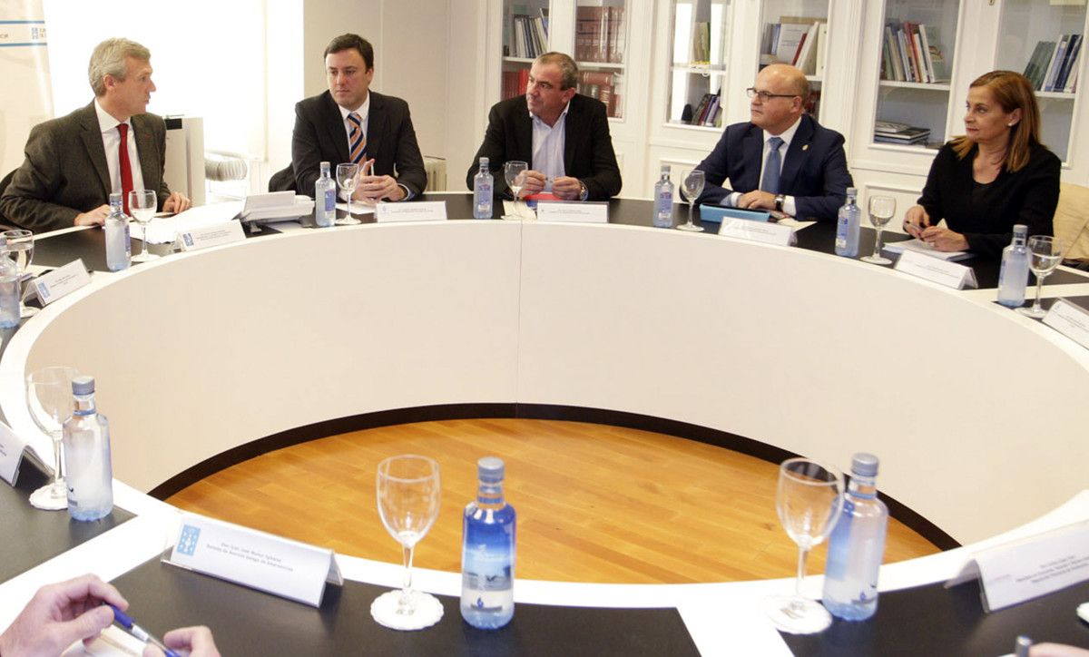 Reunión de los cuatro presidentes provinciales con el vicepresidente de la Xunta de Galicia