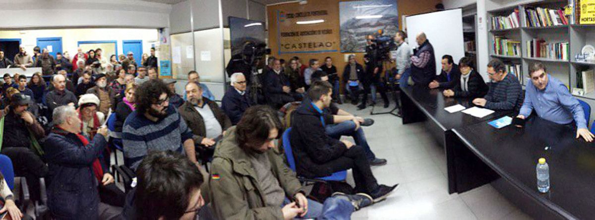 Reunión de la plataforma Ence Fóra en la sede de la federación Castelao