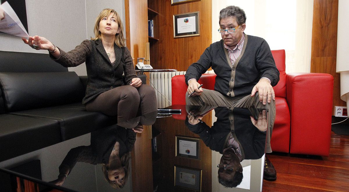 María Isabel Alonso de Linaje e Miguel Anxo Fernández Lores, no despacho do alcalde