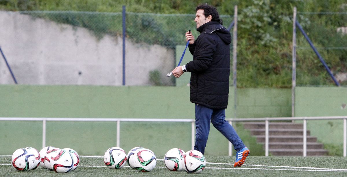 Luisito durante un entrenamiento del Pontevedra en Príncipe Felipe Luisito durante un entrenamiento del Pontevedra en Príncipe Felipe