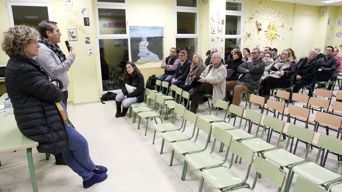 Reunión de Bará e Fouces con veciños, comerciantes e comunidade educativa do colexio de Barcelos