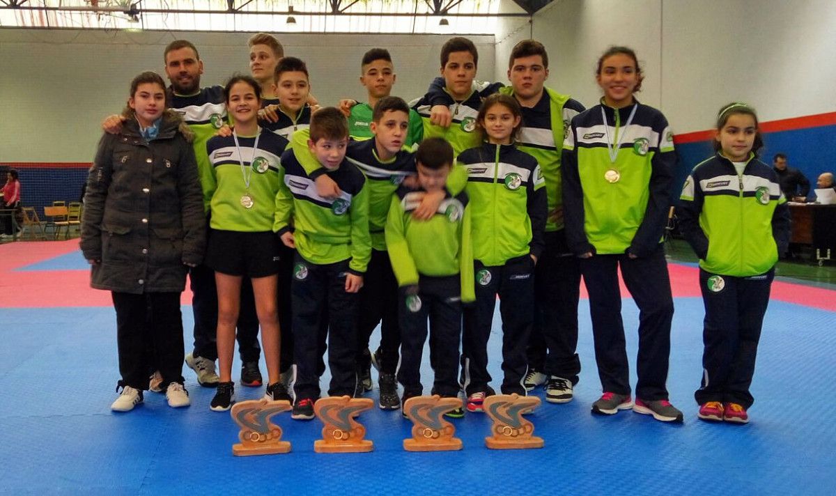 Equipo del Taekanart que compitió en Boiro