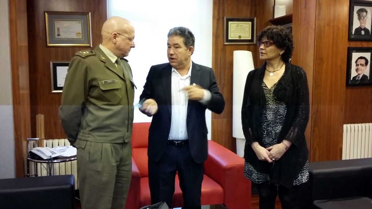 Reunión entre el general de la Brilat, el alcalde de Pontevedra y la concejala Carme da Silva