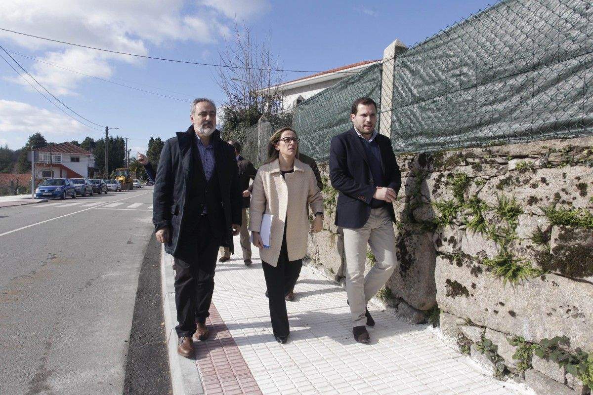 Cores Tourís, Ethel Vázquez e Jorge Cubela durante a visita a Cotobade