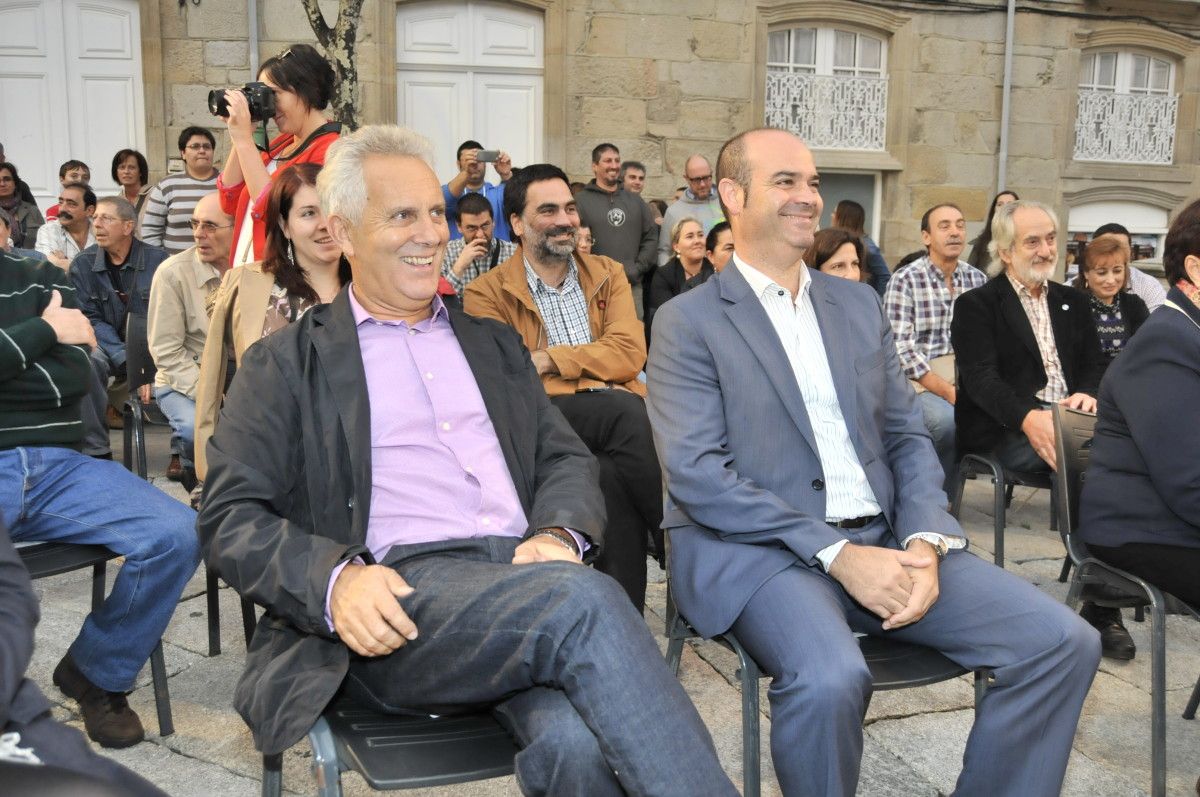 Luciano Sobral y Félix Juncal, alcaldes de Poio y Bueu, durante el mitin del BNG
