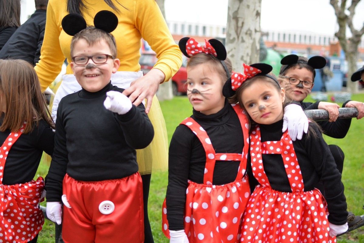 Participantes no desfile de entroido 2016 en Marín Participantes no desfile de entroido 2016 en Marín