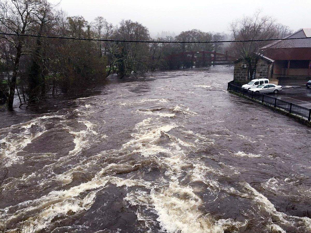 Desbordamiento del río Verdugo en Ponte Caldelas