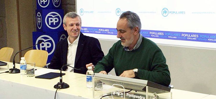 Alfonso Rueda e José Manuel Cores Tourís, na sede do PP provincial