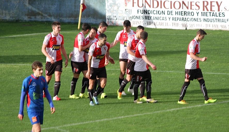O Arosa celebra un dos goles conseguidos ante o Barbadás