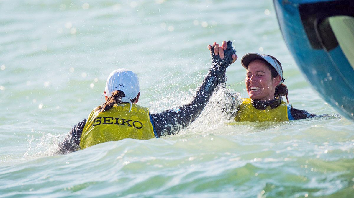 Támara Echegoyen y Berta Betanzos tras conseguir el oro en el Mundial de Clearwater