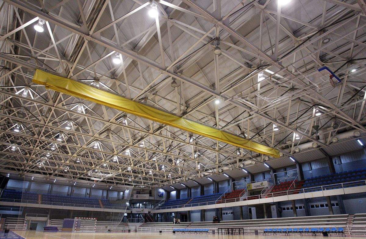 Cuberta interior do Pavillón Municipal dos Deportes