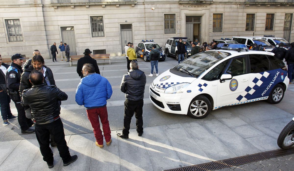 Despliegue policial ante o Pazo de Xustiza Despliegue policial ante o Pazo de Xustiza