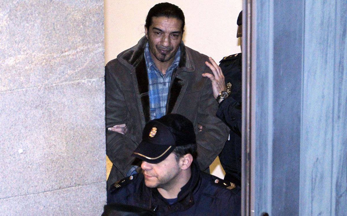 José Luis Cortiñas á súa saída da Audiencia tras coñecerse que fora declarado culpable de asasinato José Luis Cortiñas á súa saída da Audiencia tras coñecerse que fora declarado culpable de asasinato