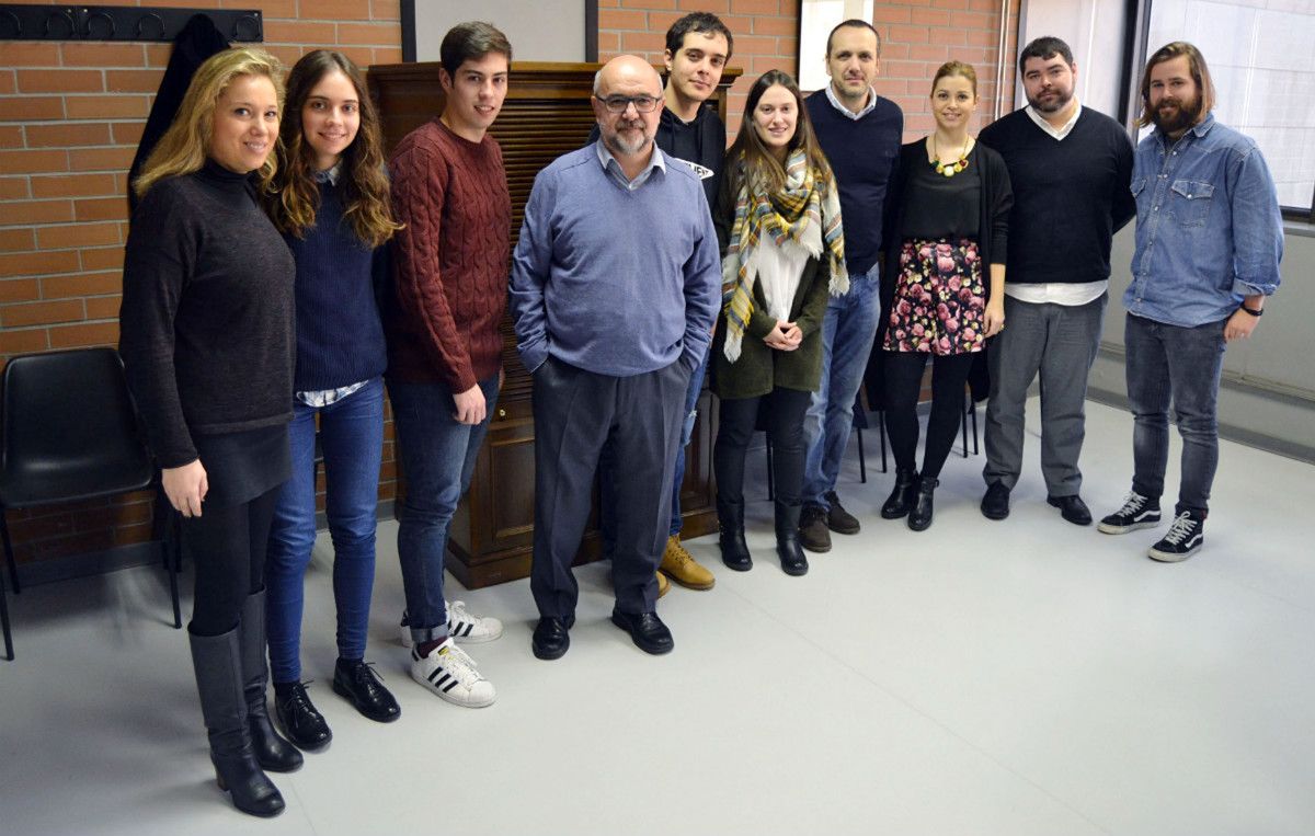 Alumnos e profesores da Facultade de Ciencias Sociais e da Comunciación