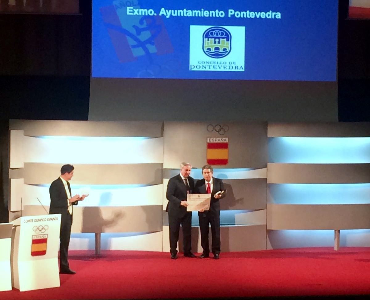 El alcalde de Pontevedra recibe el Premio de Taekwondo