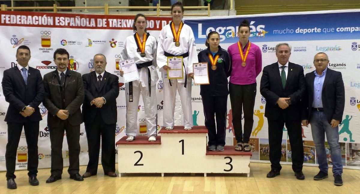 Katya Calvar en el alto del podio del Campeonato de España, en Leganés