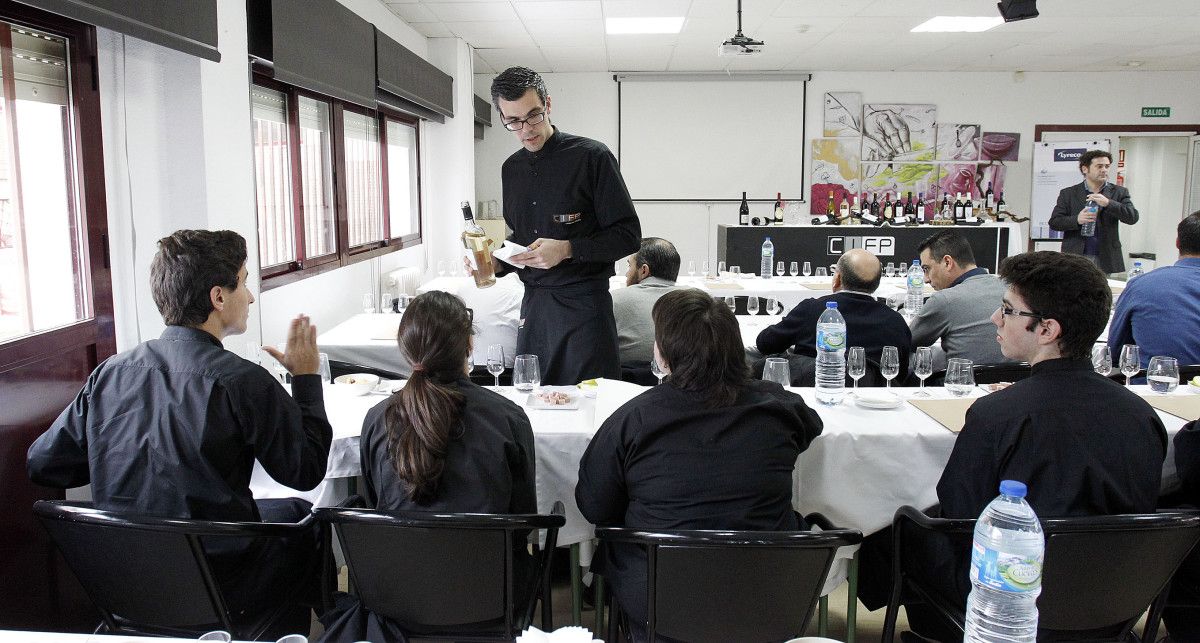 Cata de vino en el CIFP Carlos Oroza