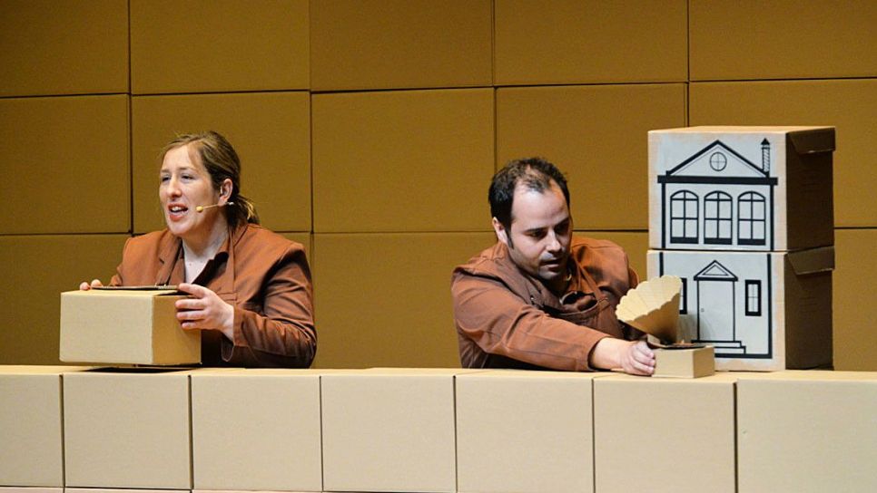 Representación de 'Luppo', de Baobab Teatro