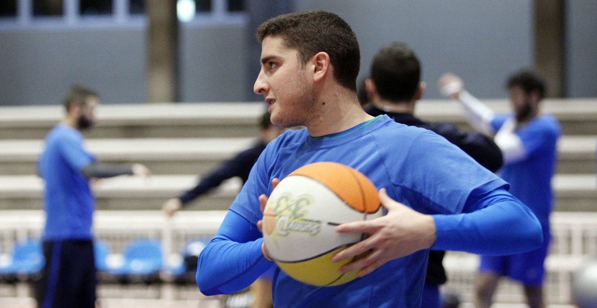 Iván Fernández durante un adestramento do Teucro