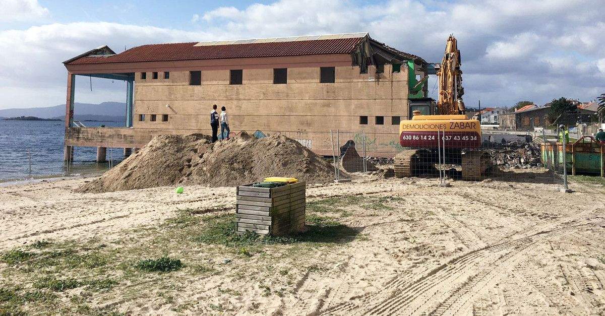 Derrubamento do acuario da praia de Compostela