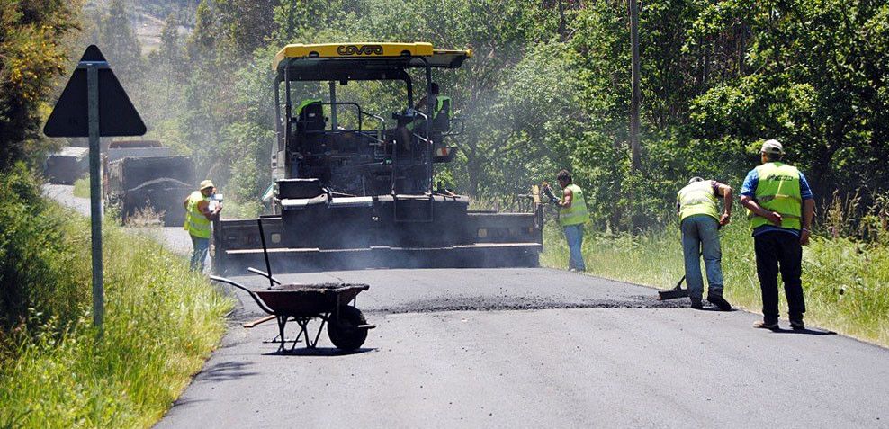 Obras de asfaltado do vial Ponte Caldelas-A Fraga